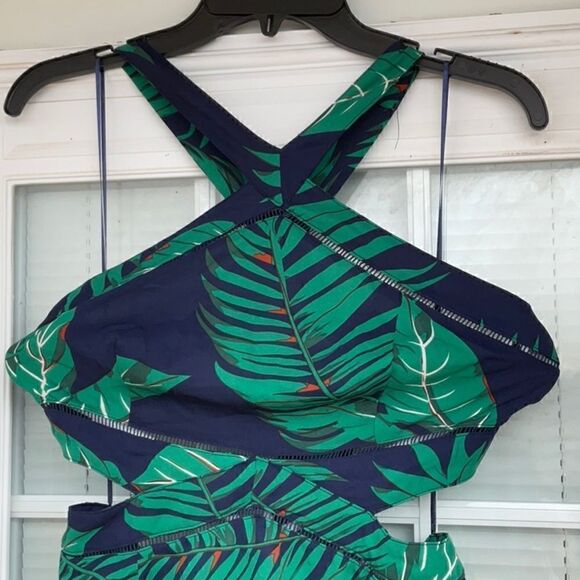 Take 50% OFF- Fashion Nova Halter Neck Palm Prints Dress, Size-L - Picture 5 of 14